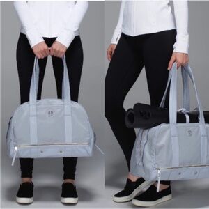 Lululemon ✨GUC✨ Winter Blue ✨Duffel Bag ✨With Yoga Strap✨ Separate Shoe Holder✨